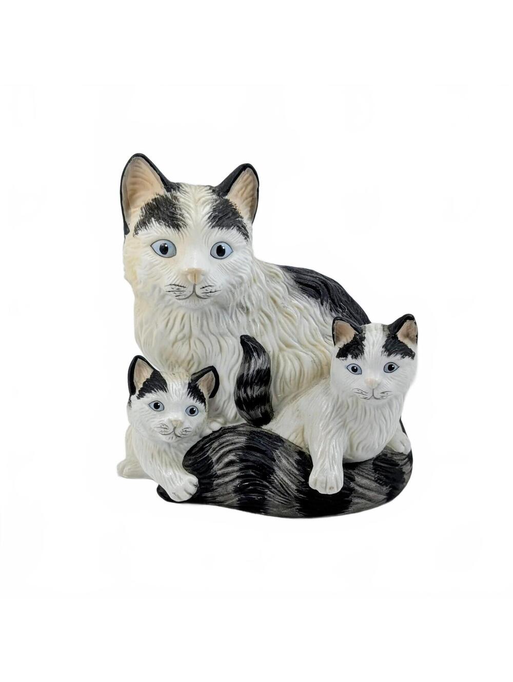Homco #1412 Tuxedo Cat Mom & Kittens Figurine